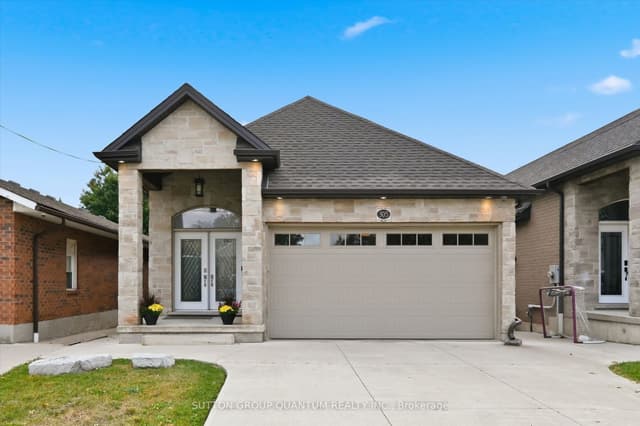 Detached at 305 Caledon Avenue, Hamilton, ON L9C 3C9