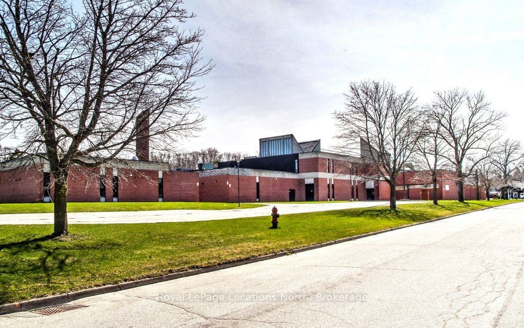 Unit 3, Unit 3 · 279 St.Vincent St