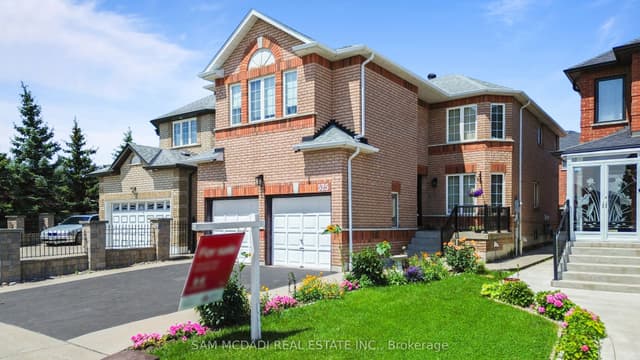 Detached at 525 Driftcurrent Drive, Mississauga, ON L4Z 3Z2