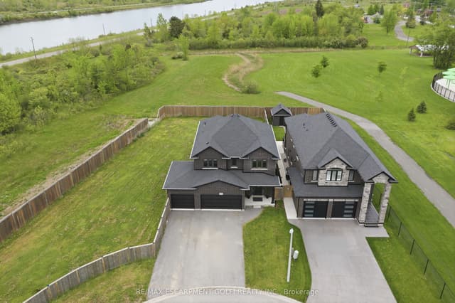 Detached at 374 Viger Drive S, Welland, ON L3B 0E2