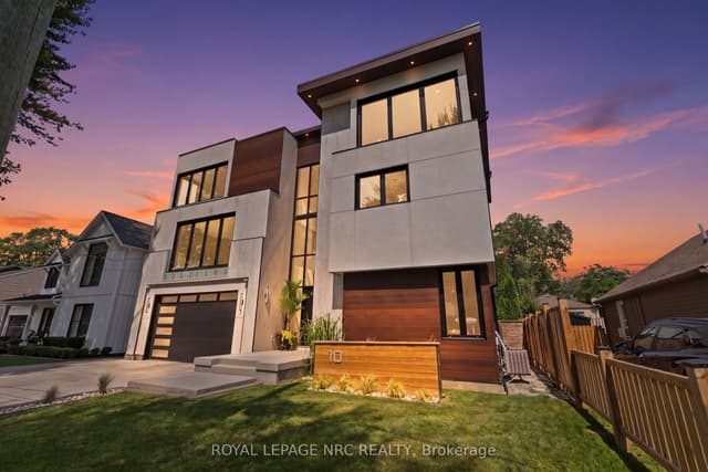 Detached at 10 Pawling Street, St. Catharines, ON L2N 5M2