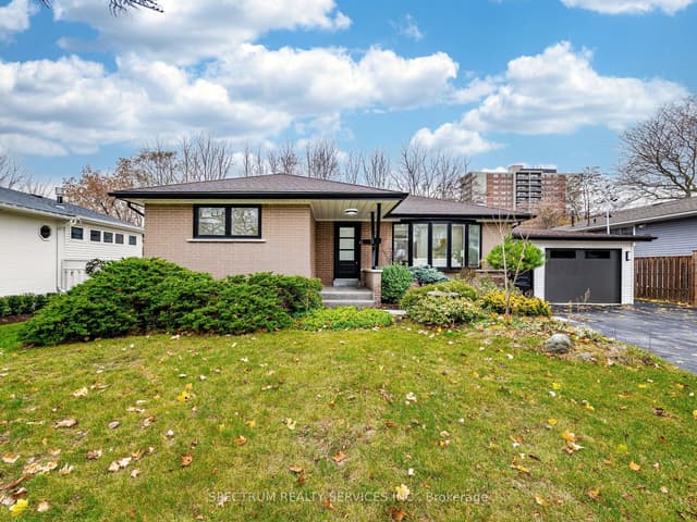 Detached at 914 Francis Road, Burlington, ON L7T 3Y2
