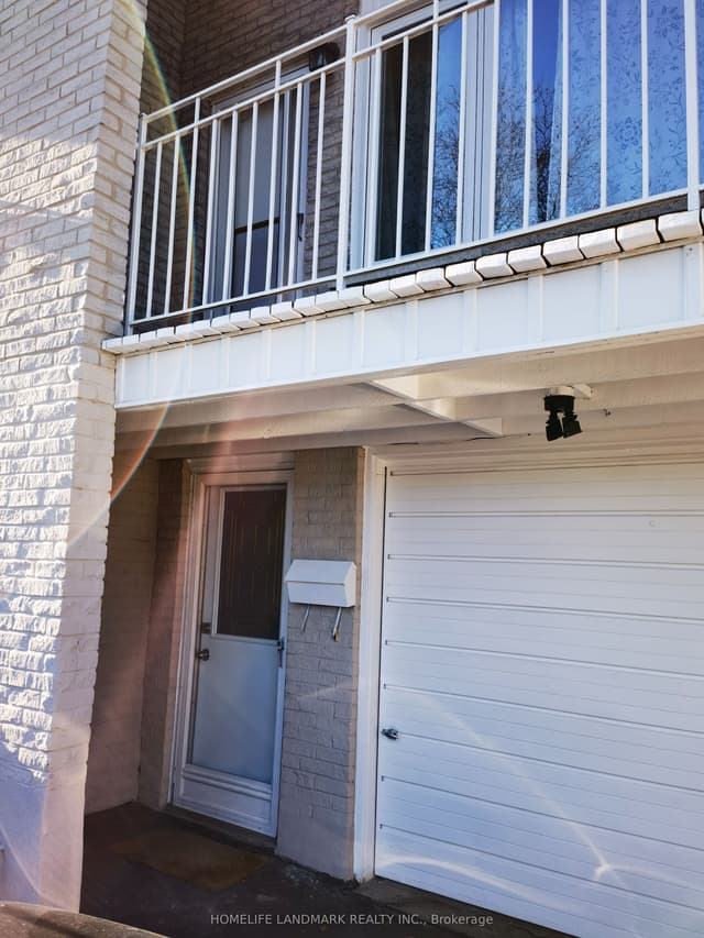 Semi-Detached at 2428 Cashmere Avenue Lower, Mississauga, ON L5B 2M6