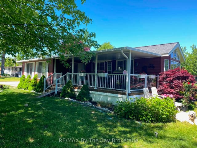Detached at 1 WHITE PINES Trail, Wasaga Beach, ON L9Z 1X7