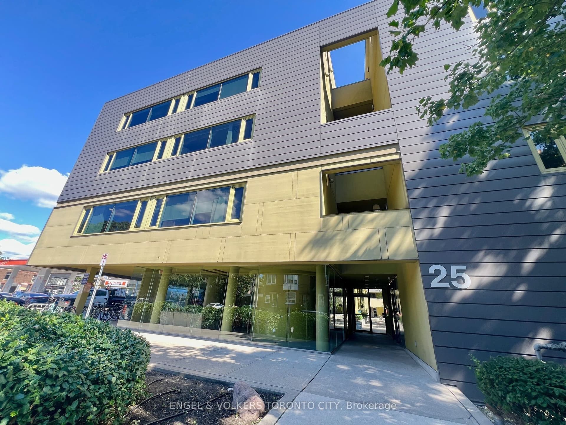 25 Ritchie Avenue in M6R
