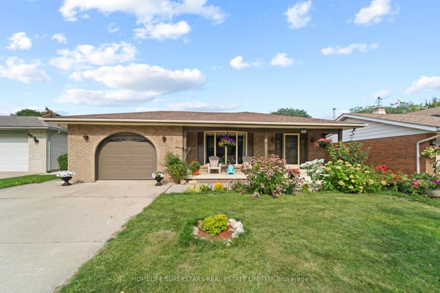 Detached at 9925 Holly Crescent, Windsor, ON N8R 1Y6