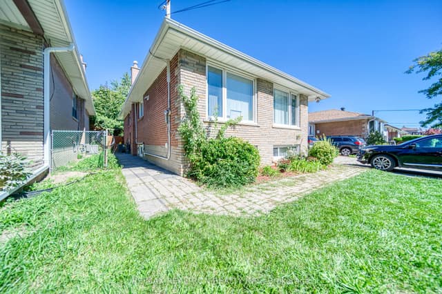 Detached at 36 Beaver Valley Road Unit #1, Toronto, ON M3H 4S1, Toronto C06