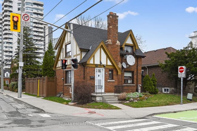 Detached at 144 Hunter Street W, Hamilton, ON L8P 1R1