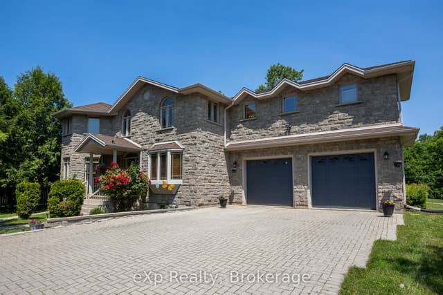 Detached at 910 26th Street E, Owen Sound, ON N4K 5N3