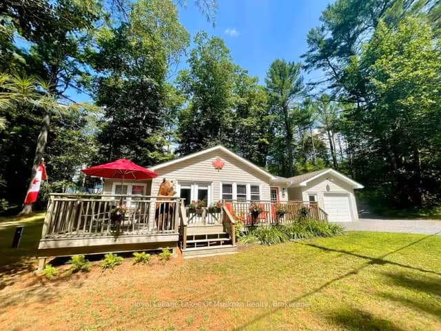 Detached at 886 Muskoka 10 Road, Huntsville, ON P0B 1L0