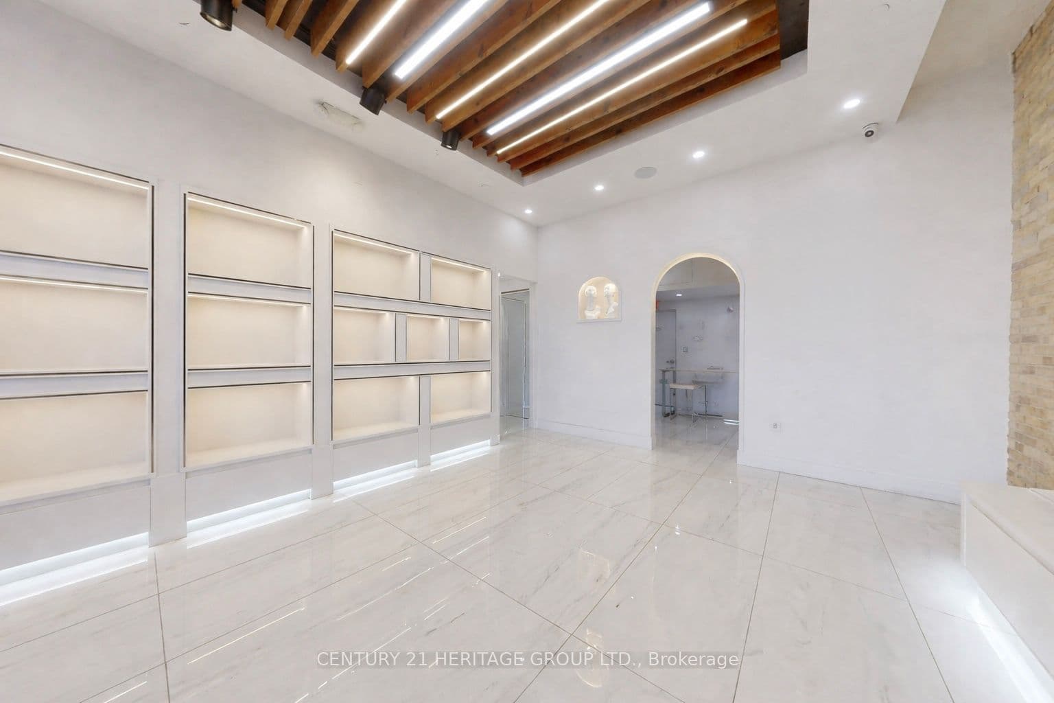 Unit B3, Unit B3 · 9610 Yonge St