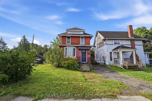 Detached at 4960 Willmott Street, Niagara Falls, ON L2E 1Z8