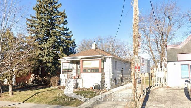 Detached at 12 Connaught Avenue, Toronto, ON M2M 1G6, Toronto C07