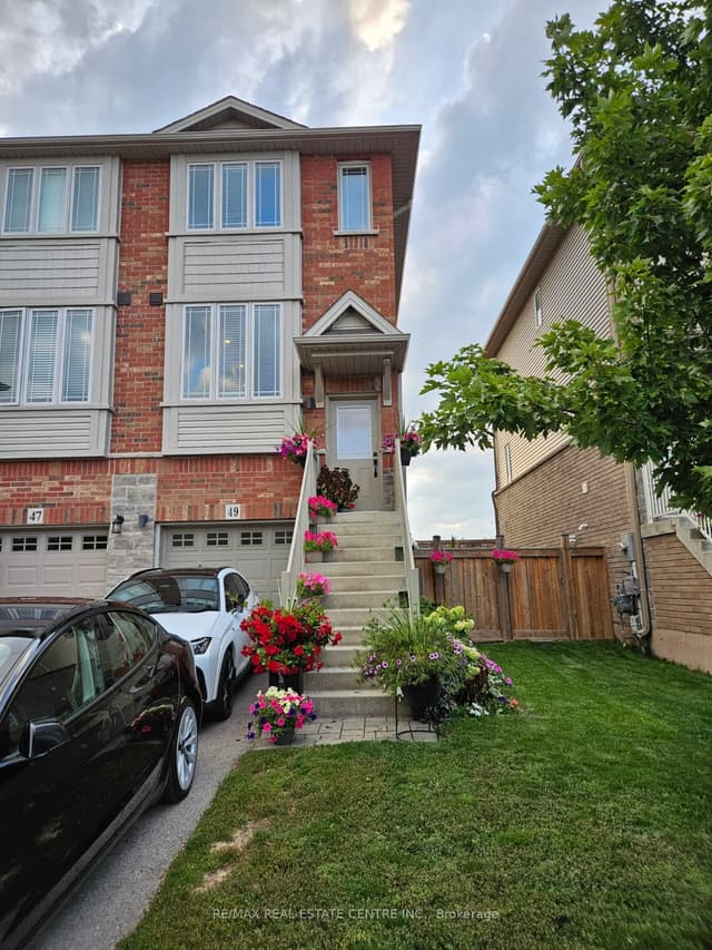 Att/Row/Townhouse at 49 Edenrock Drive, Hamilton, ON L8E 0G6
