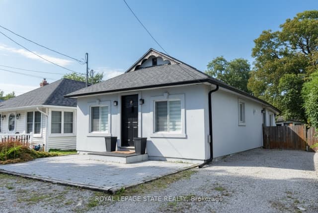 Detached at 10 Graham Street, St. Catharines, ON L8N 5L2