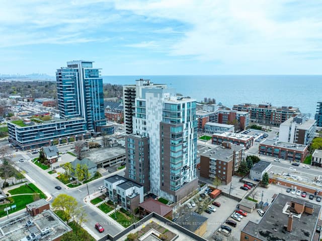 Condo Apartment at 8 Ann Street 401, Mississauga, ON L5G 3E6