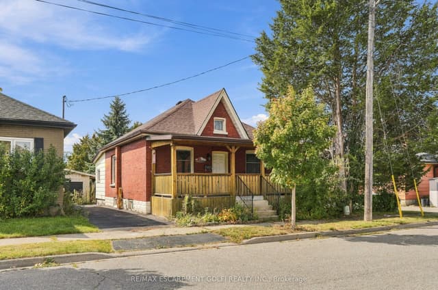 Detached at 7 Tom Street, Brantford, ON N3S 2T2