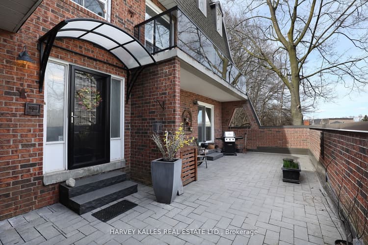 18 La Rose Avenue