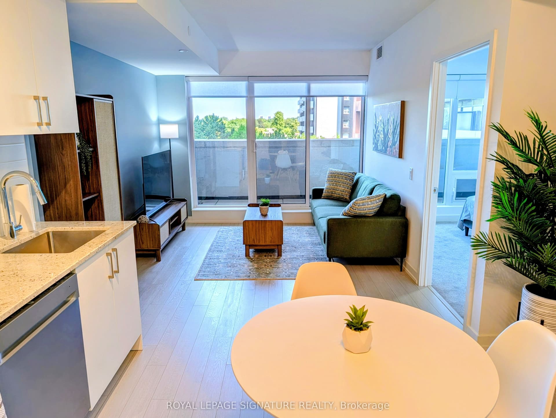 Suite 509 · Floor 5, Unit 509 · 4010 Eglinton Ave W