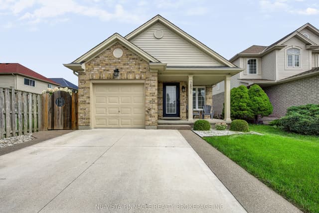 Detached at 2871 Meadowgate Boulevard, London South, ON N6M 1L3