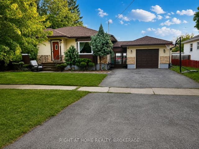 Detached at 19 WHITE Street, St. Catharines, ON L2N 1Z3