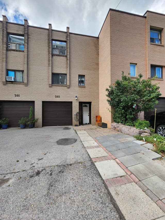 Condo Townhouse at 203 Lotherton Pathway 82, Toronto, ON M6B 2G6, Toronto W04