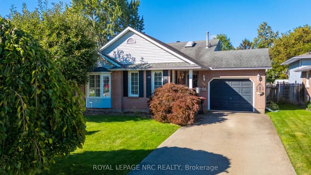 Detached at 92 Larchwood Circle, Welland, ON L3C 6T3