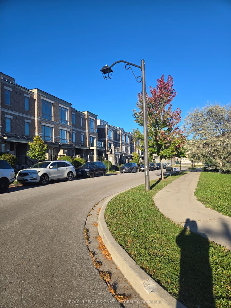 65 Lindcrest Manor