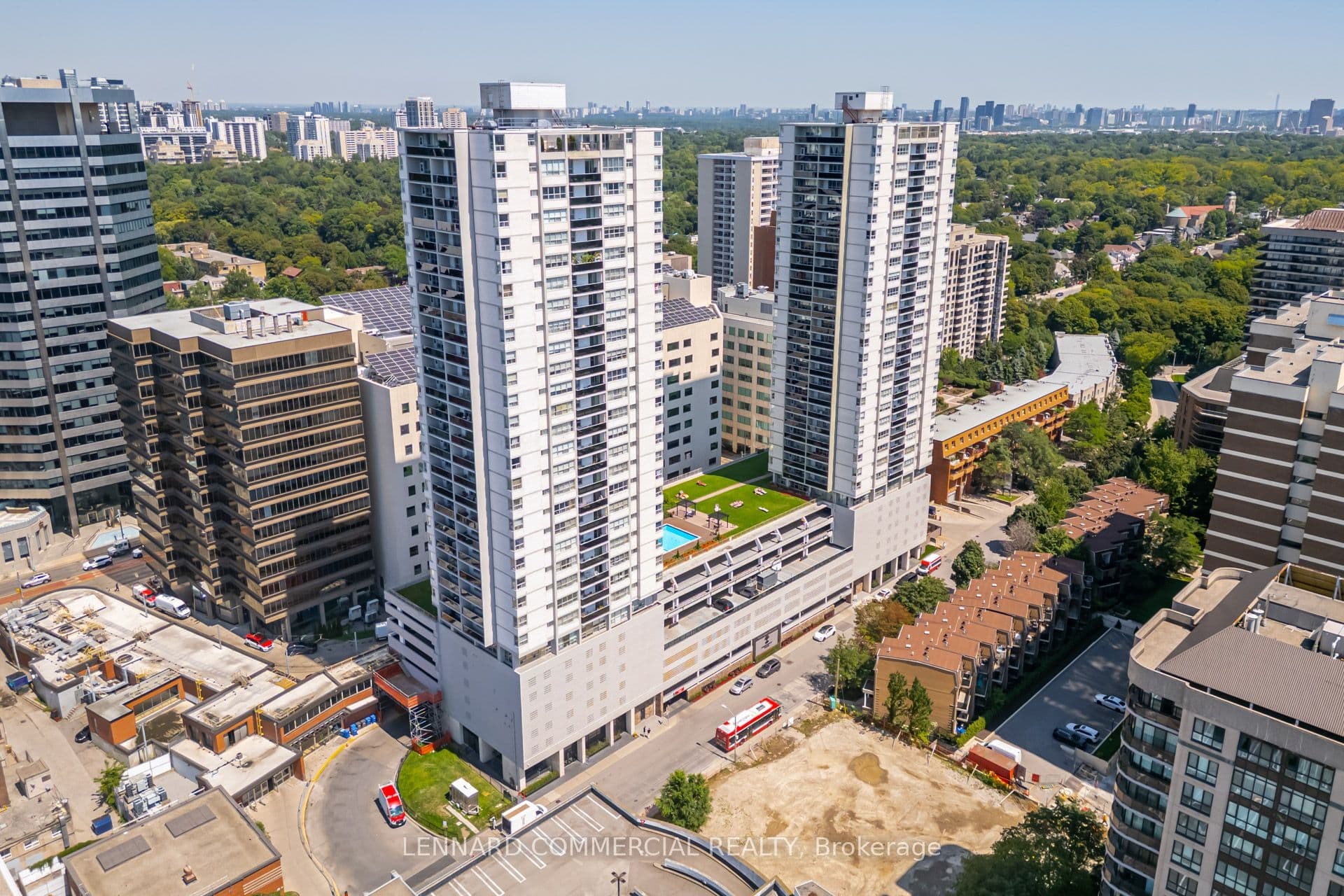 40 Pleasant Boulevard in M4T