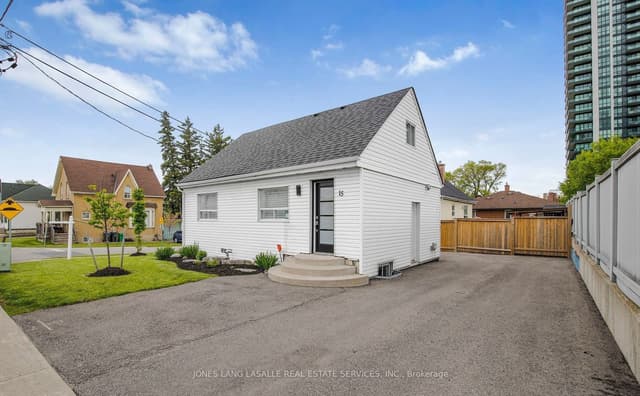 Commercial Retail at 15 Centre Street S, Brampton, ON L6W 2X6