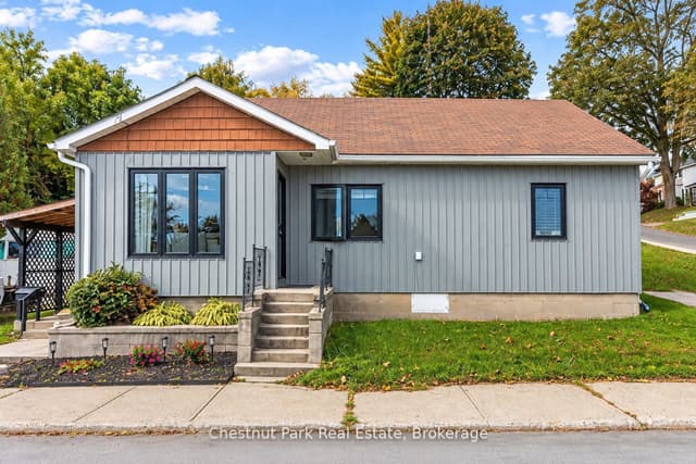 Detached at 2096 3rd Avenue W, Owen Sound, ON N4K 4R9