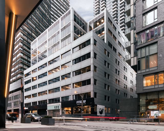 Office at 111 Peter Street 403, Toronto, ON M5V 2G9, Toronto C01