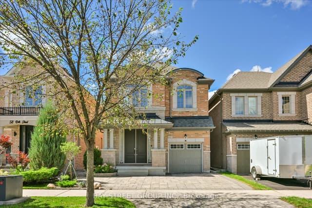 Detached at 62 Roth Street, Aurora, ON L4G 0W7