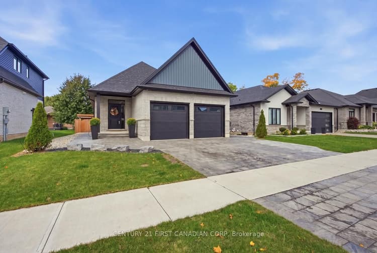 12 Briscoe Crescent