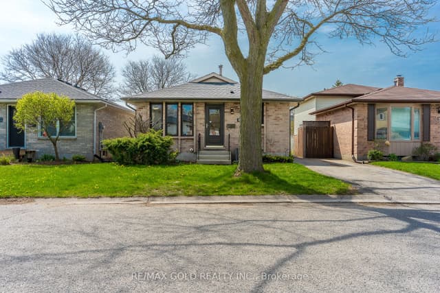 Detached at 83 Speight Crescent, London East, ON N5V 3W7