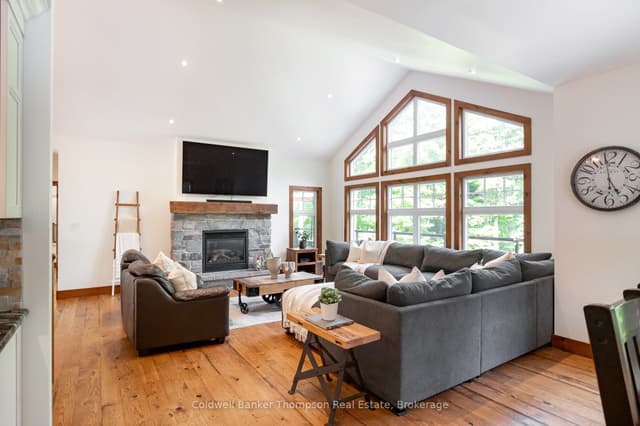 Detached at 15 Forest Hill Lane, Huntsville, ON P1H 2N5