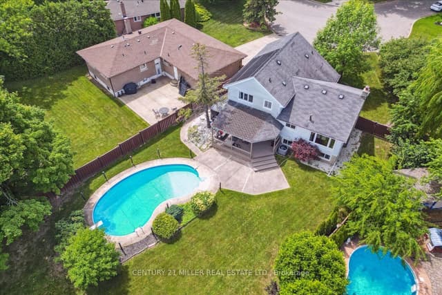 Detached at 2442 Woburn Crescent, Oakville, ON L6L 5E9