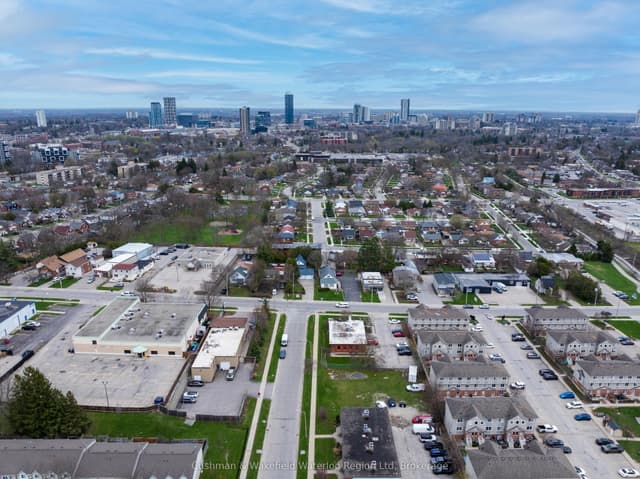 Detached at 284 Lawrence Avenue, Kitchener, ON N2M 1Y4