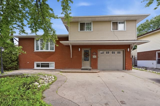 Detached at 207 Christopher Drive, Cambridge, ON N1R 4S6