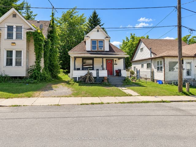 Detached at 5675 BANKER Avenue, Niagara Falls, ON L2G 4B9
