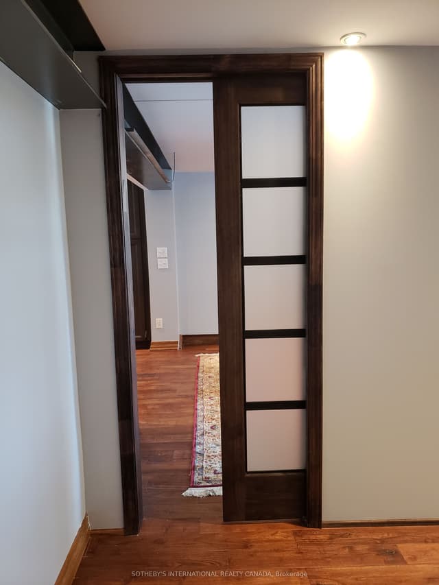 Detached at 6 Bell Royal Court Lower, Toronto, ON M9A 4G6, Toronto W08