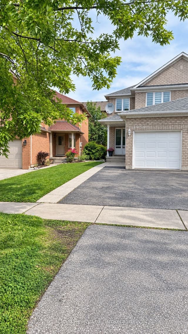 Semi-Detached at 7050 Black Walnut Trail, Mississauga, ON L5N 7N6