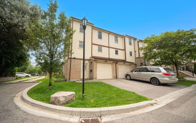 Condo Townhouse at 7340 Copenhagen Road 30, Mississauga, ON L5N 2S5