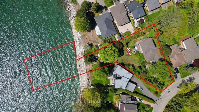 Detached at 42 Cumberland Drive, Mississauga, ON L5G 3M8