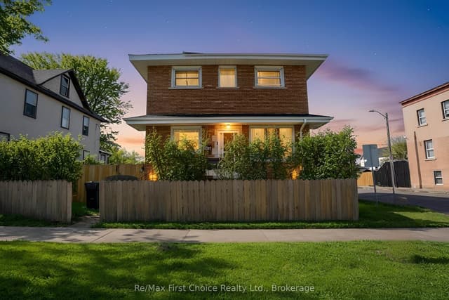 Detached at 138 Rowand Street, Thunder Bay, ON P7C 2P2