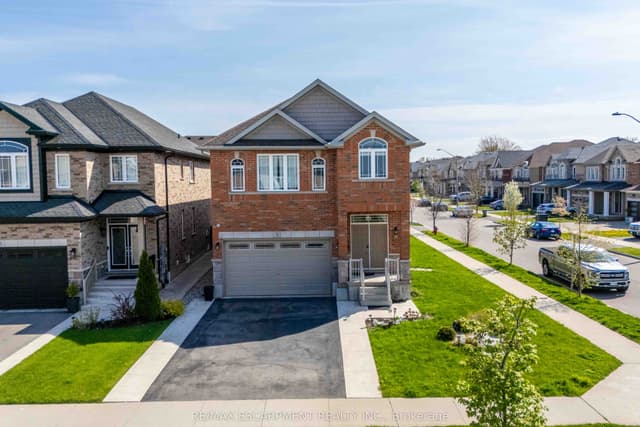Detached at 3 NARBONNE Crescent, Hamilton, ON L8J 1P0