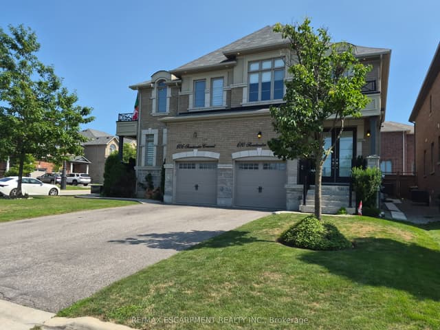 Semi-Detached at 610 Sweetwater Crescent, Newmarket, ON L3X 0H5