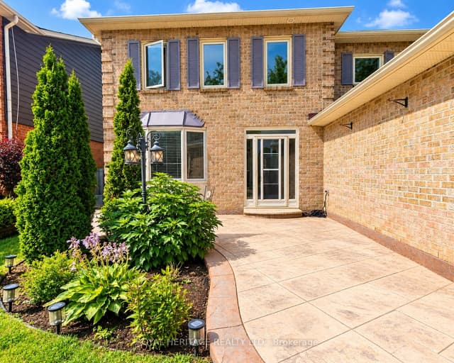 Detached at 1221 Fieldstone Circle, Pickering, ON L1X 1B9