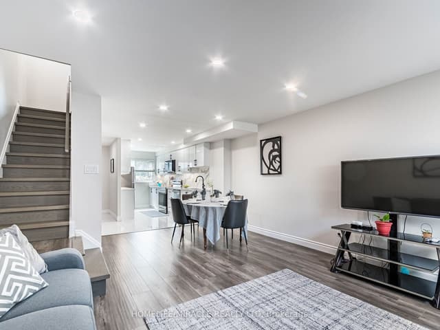 Condo Townhouse at 180 Mississauga Valley Boulevard 124, Mississauga, ON L5A 3M2