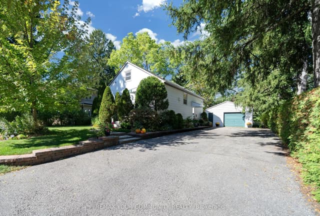 Detached at 223 Richmond Street, Richmond Hill, ON L4C 3Y9